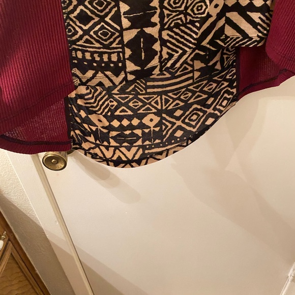 Boho Tribal Print Long Sleeve Top Burgundy Accent - Picture 6 of 9
